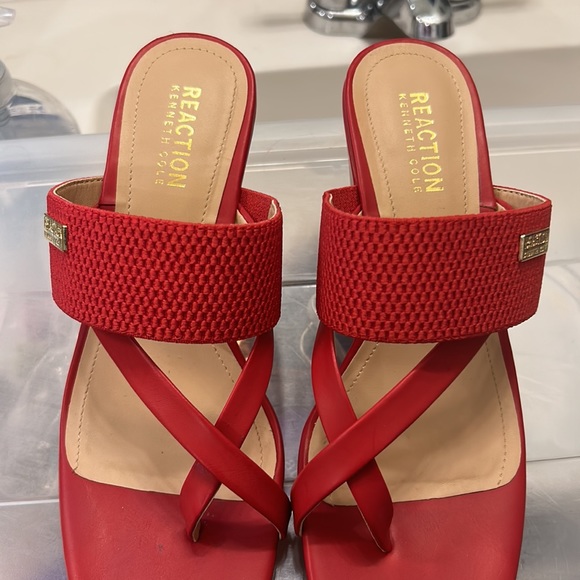 Red Kenneth Cole heels - Picture 3 of 3